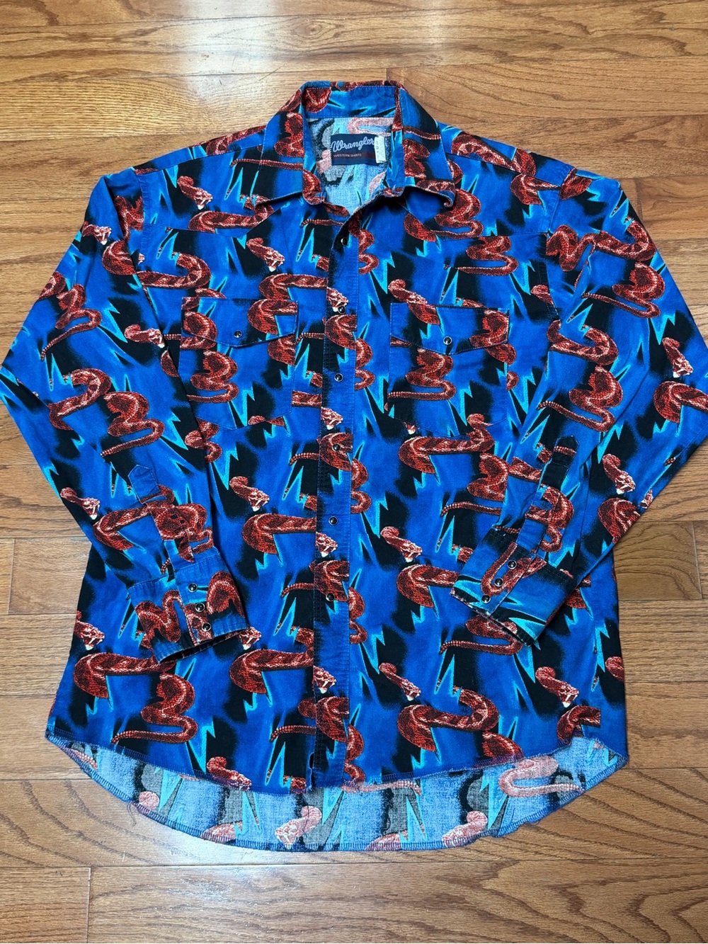 Vintage Wrangler Men’s Blue Western Shirt Rattlesnake Print Pearl Snaps Size L